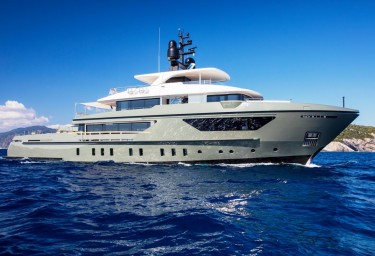 Explore the world on luxury charter yacht MOKA