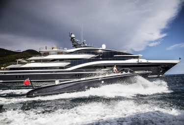 Luxury charter yachts and their trending tenders