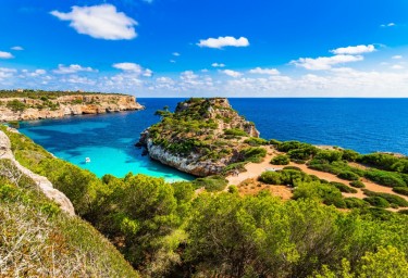 Nine Stunning Reasons to Charter a Luxury Yacht in Mallorca