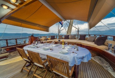 Charter Gulet ANGELICA Aft Deck Dining Table