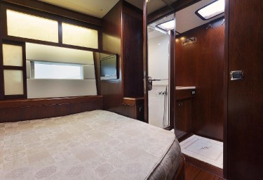 FARANDWIDE Guest Double Cabin with Ensuite