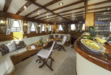 Luxury Charter Gulet LIBRA Bar and Saloon