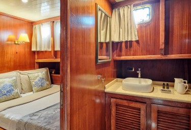 MYRA Double Cabin & Bathroom
