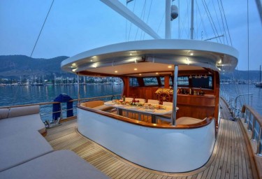 SEABREEZE Aft Deck in the Evening