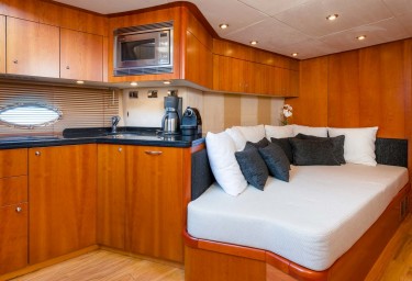 GLORIOUS Galley Bed