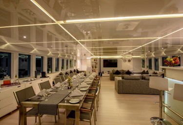 SEAREX Interior Dining