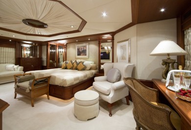 Méga yacht de luxe MOSAIQUE cabine master pleine largeur