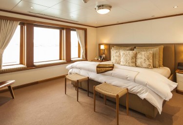 Luxury Expedition Yacht SURI Master Suite