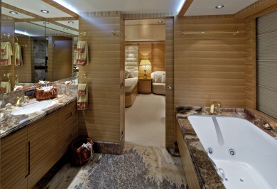 Luxury Charter Yacht MIA RAMA VIP Ensuite Bathroom