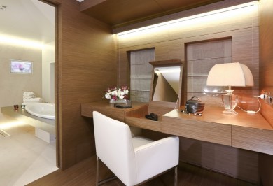 Charter Yacht OURANOS Master Vanity