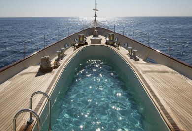 NERO Foredeck Pool