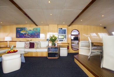 Luxury Yacht KINGS RANSOM Main Saloon