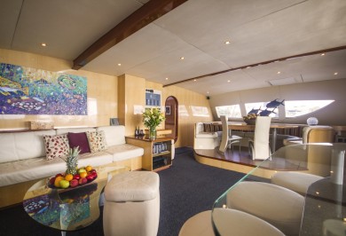 Catamaran KINGS RANSOM Main Saloon with Interior Dining Space