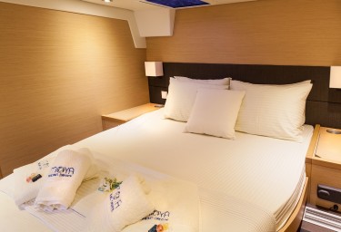 Catamaran de luxe à voile MOYA cabine-invités