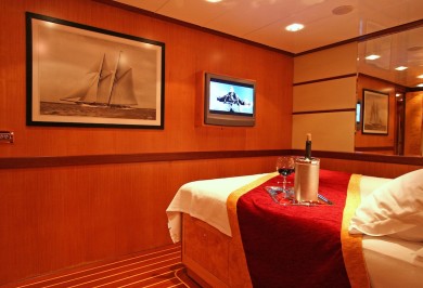 Serenity 86 Double Guest Stateroom