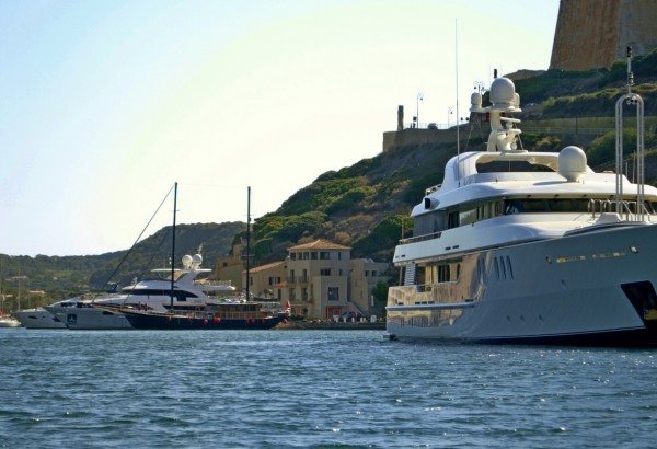 largest yacht in bonifacio