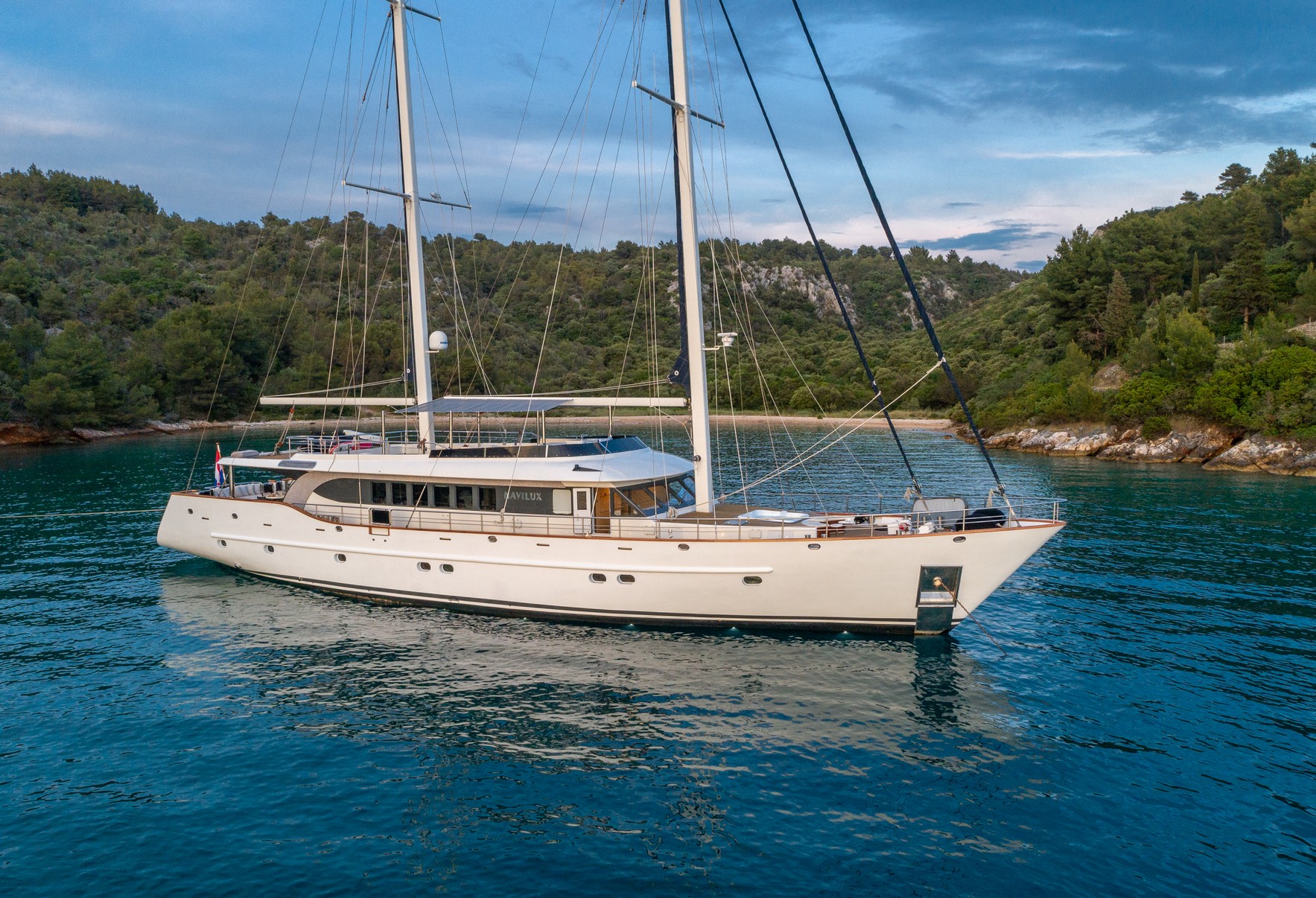 navilux yacht charter