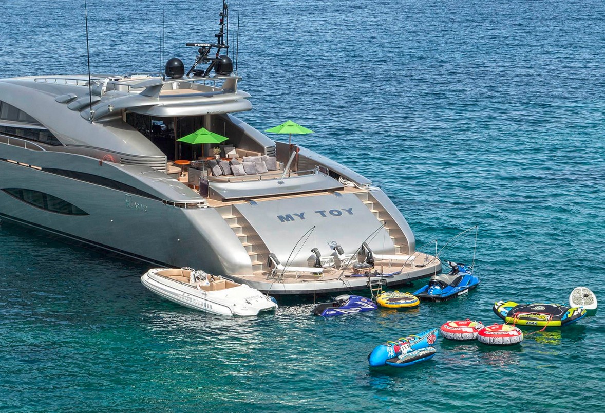 toy luxury yacht