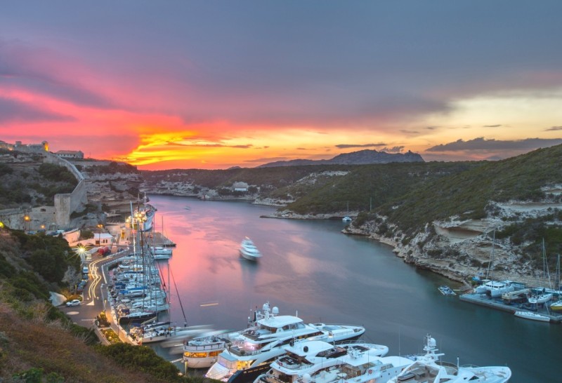 Découvrez Pourquoi la Méditerranée est si Populaire Pour une Location de Yacht de Luxe