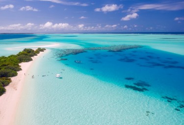 Guide to the Bahamas + Luxury Yachts for Charter  