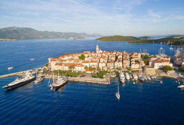 Cruise the Stunning Croatian Coastline: A Luxury Yacht Charter Guide