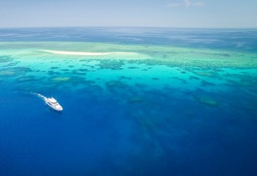 Australia's Great Barrier Reef & Whitsunday Charter Yachts
