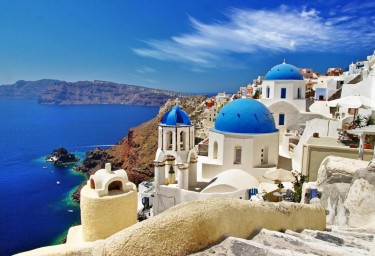 Five Reasons to Charter a Luxury Yacht in the Greek Islands