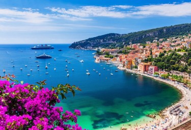 Charter a Luxury Yacht in the French Riviera