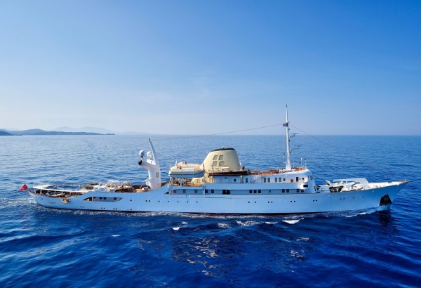 Rare Opportunity to Charter the Classic CHRISTINA O in the Caribbean for Xmas*