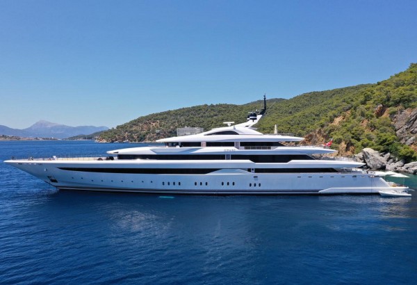 O'PARI: Fantastic Opportunity for a Christmas Luxury Charter in the Caribbean* 