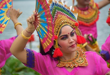 SE Asia Balinese dancer 