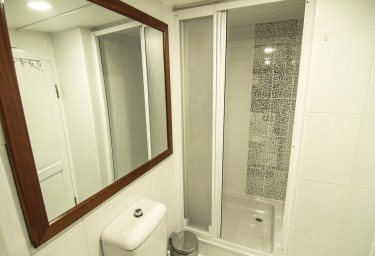 AURUM salle de bains pour invités avec douche