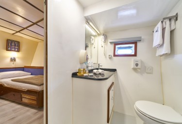 FORTUNA Double Cabin and Bathroom