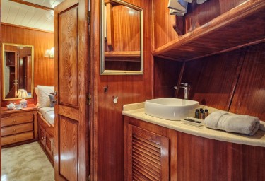 MYRA Double Cabin & Bathroom