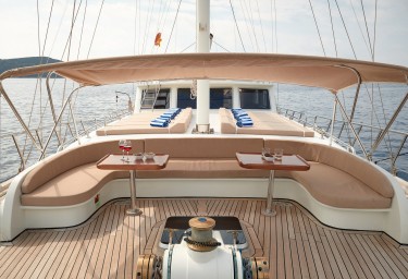 SEABREEZE Foredeck Seating