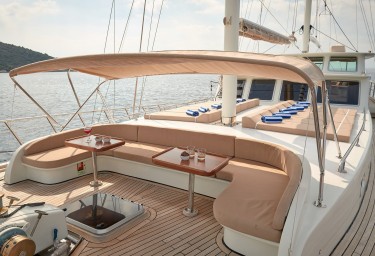 SEABREEZE Foredeck Seating