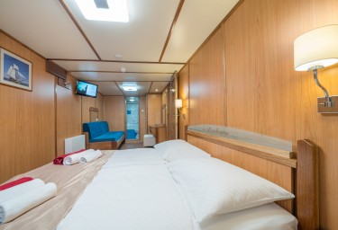 BARBARA Guest Cabin