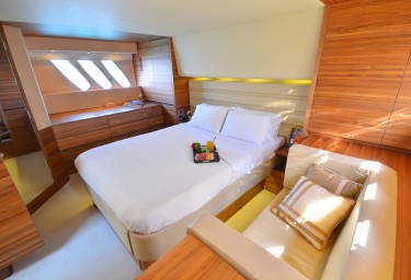 WAVE MASTER Guest Double Cabin