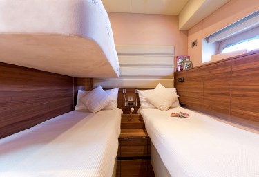 WAVE MASTER Guest Twin Cabin