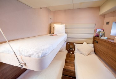 WAVE MASTER Guest Twin Cabin with Pullman