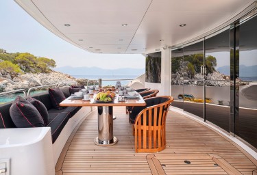 WHITE PEARL I Aft Deck Dining