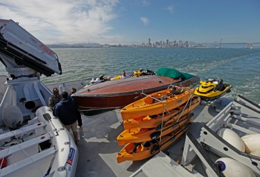 Yacht d'expédition SURI sélection de jouets nautiques 
