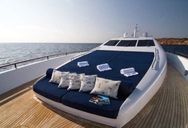 Luxury Motor Yacht KAMBOS BLUE Sunpads Forward