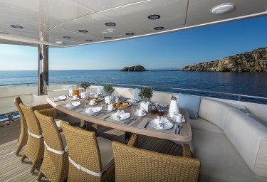 Luxury Motor Yacht RINI Alfresco Breakfast