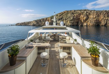 Luxury Motor Yacht RINI Spacious Flybridge