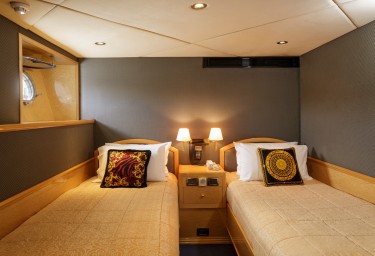FLYING FISH Guest Twin Cabin