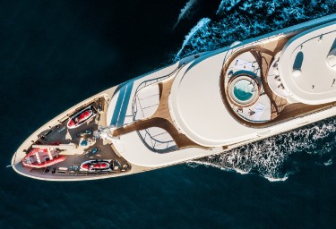 LIGHT HOLIC Aerial View of the Bow