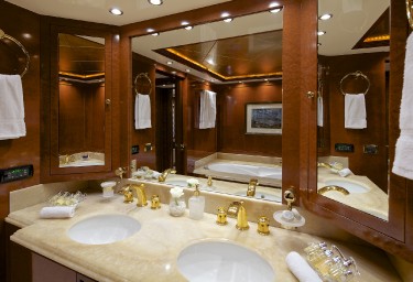 O'CEANOS Master Cabin Bathroom