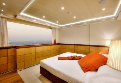Quaranta Forward Starboard Suite