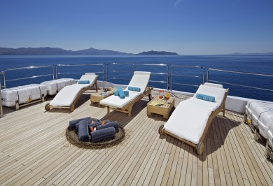 Luxury Motor Boat MIA RAMA Sun Deck Loungers